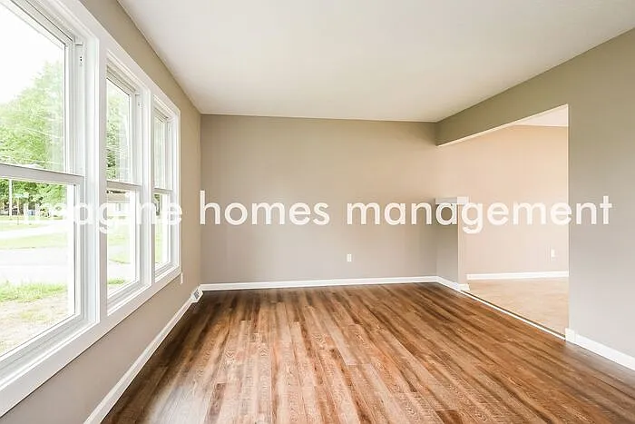 4 bed, 1.5 bath, 1300 sqft, $2,240 — Photo 4