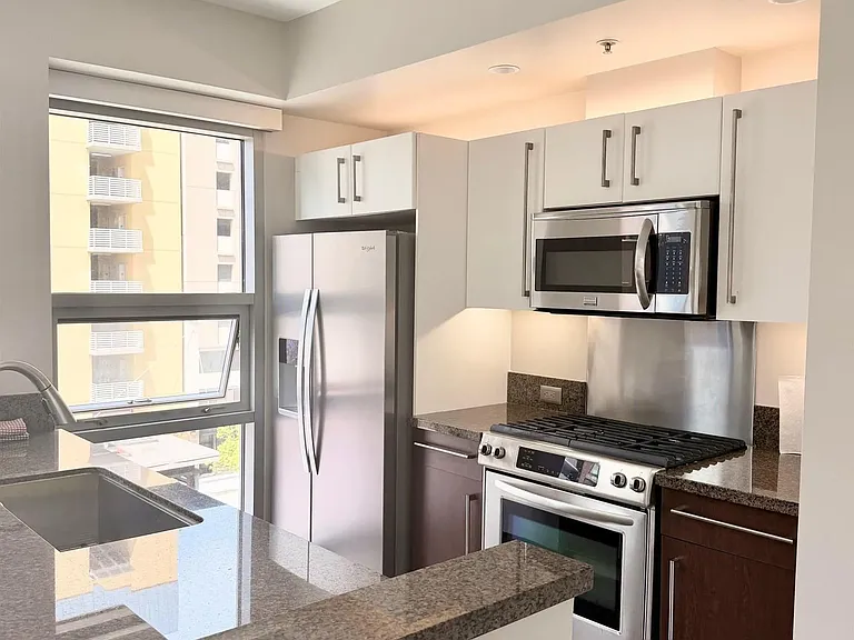 321 10th Ave #502 — Photo 3