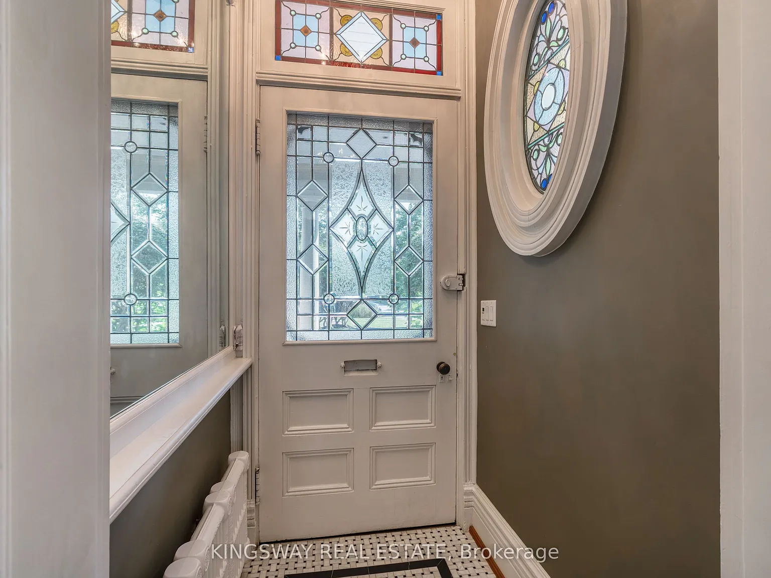 6 bed, $8,900 — Photo 2
