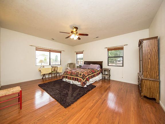 5th image of 1229 N Mountain View Dr