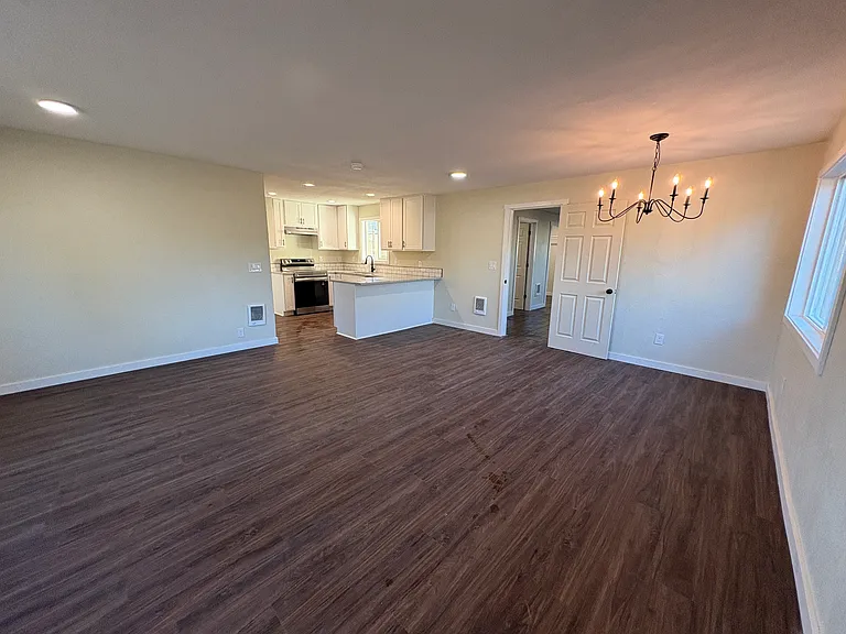 1462 Cascade Dr — Photo 6
