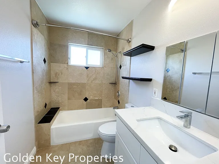 2715 Madison St #1 — Photo 8