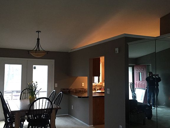 3rd image of 809 Woods Ct