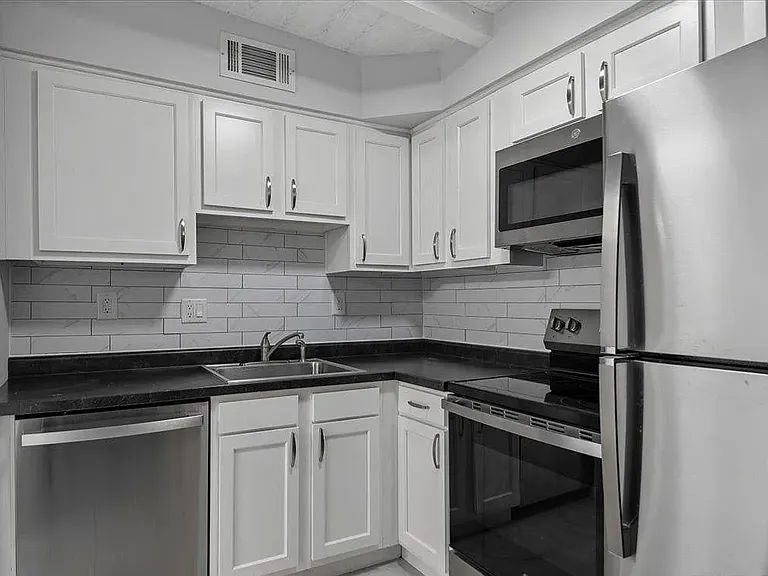 6600 S Frontage St #209 — Photo 3