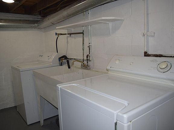 3rd image of 1536 Newman Ave