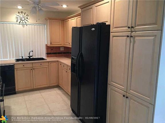 4th image of 8115 NW 73rd Ave