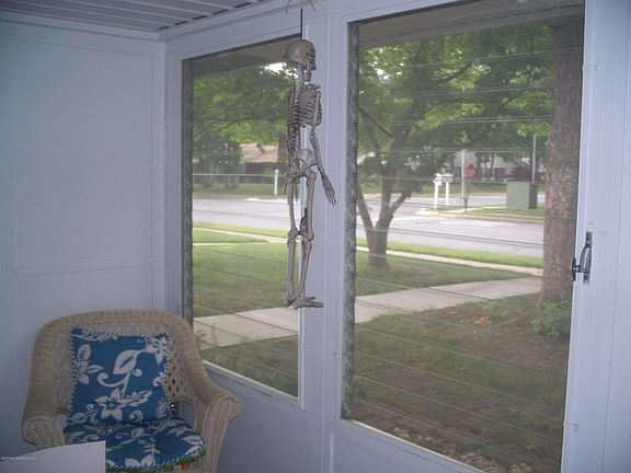 4th image of 212B Huntington Dr