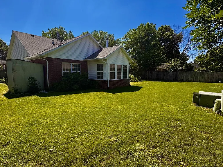 3802 Maple Rd — Photo 7