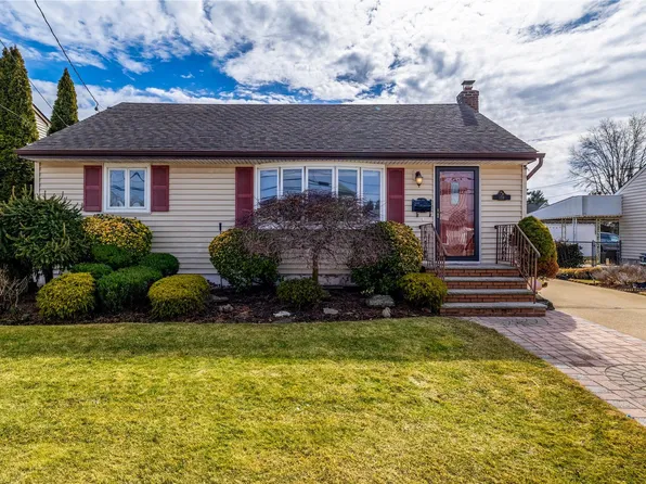 159 Nevada Street, Hicksville, NY 11801