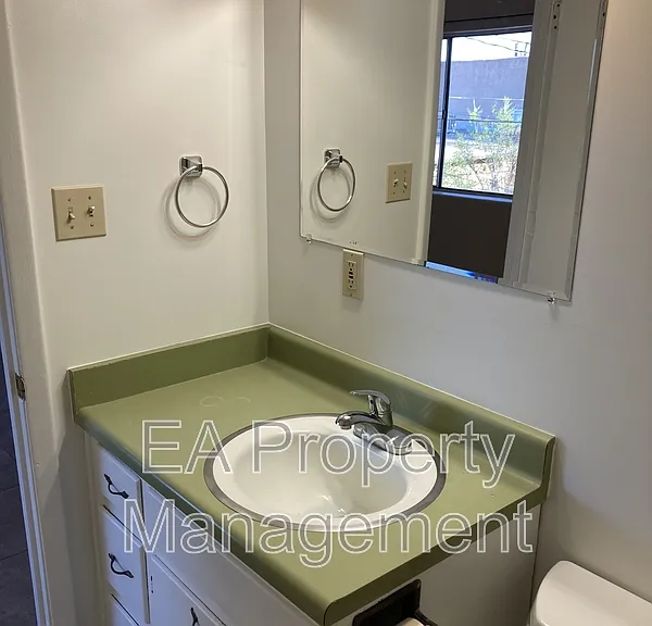 421 Alcazar St SE #1 — Photo 11