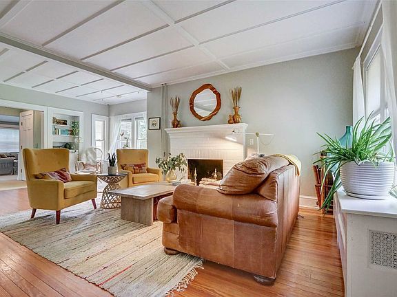 4th image of 15 Iroquois Dr