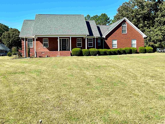 2nd image of 305 Erica Dr