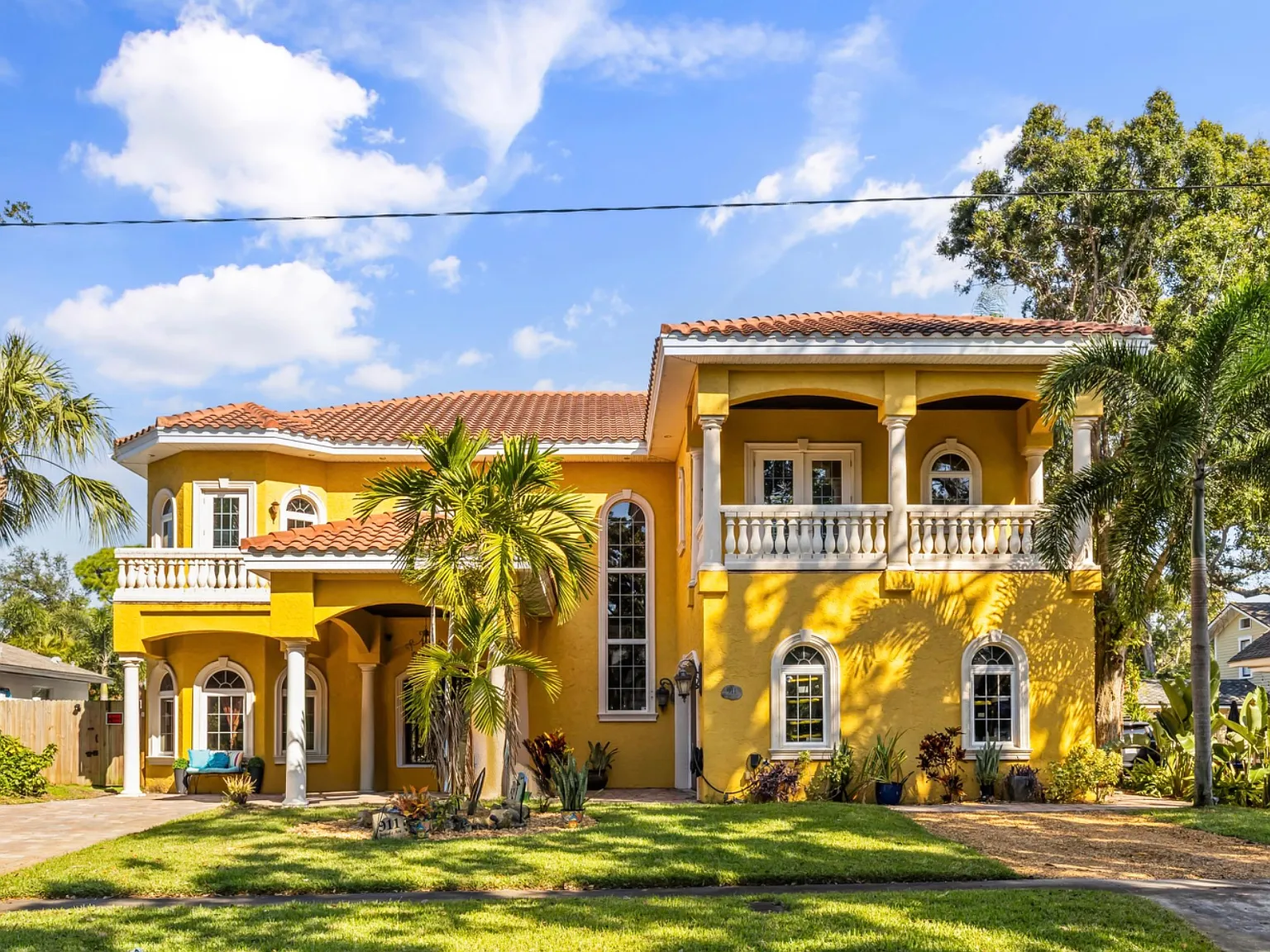 5 bed, 4.5 bath, 4106 sqft, $10,500 — Photo 1