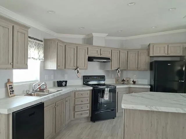 3 bed, 2.0 bath, 1120 sqft, $2,200 — Photo 2