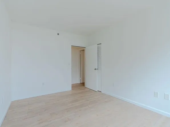 45 River Dr South image 19 of 49