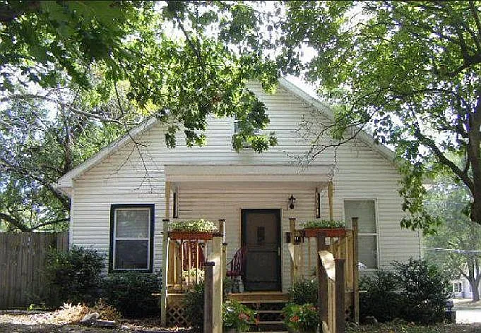 501 E Elm St photo 1