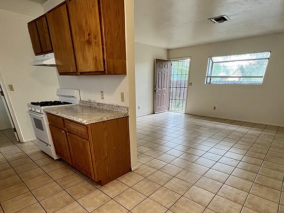 4th image of 839 E Waverly St #2