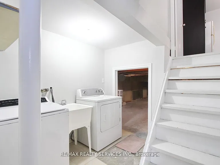 185 Earnscliffe Cir — Photo 40