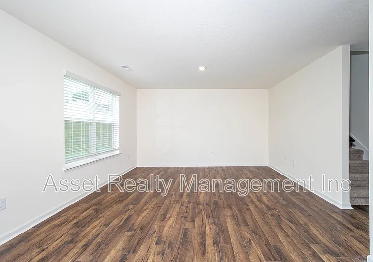 2076 Southwood Cir — Photo 11