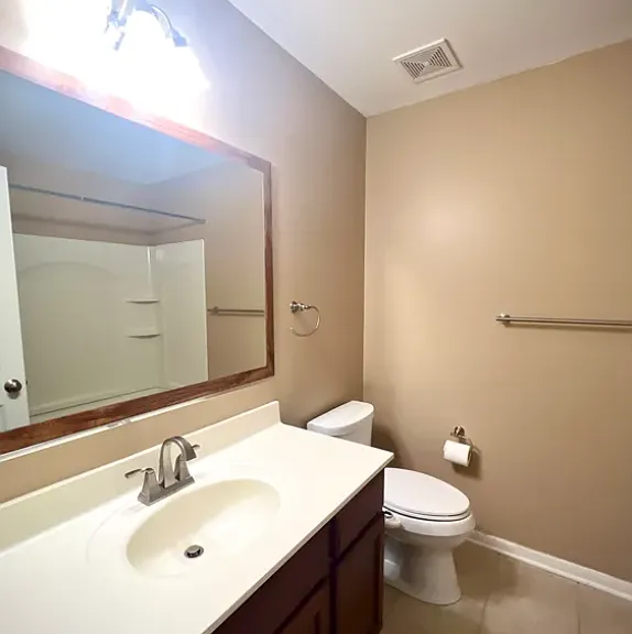 546 Grosvenor Ln — Photo 13