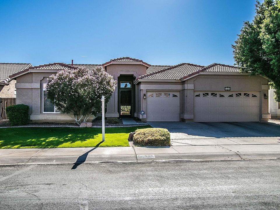 1st image of 319 W Calle De Caballos