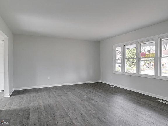 2nd image of 106 Holbrook Ln