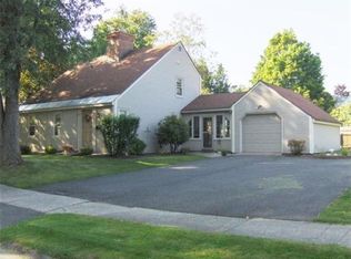 27 Smith St, Greenfield, MA 01301