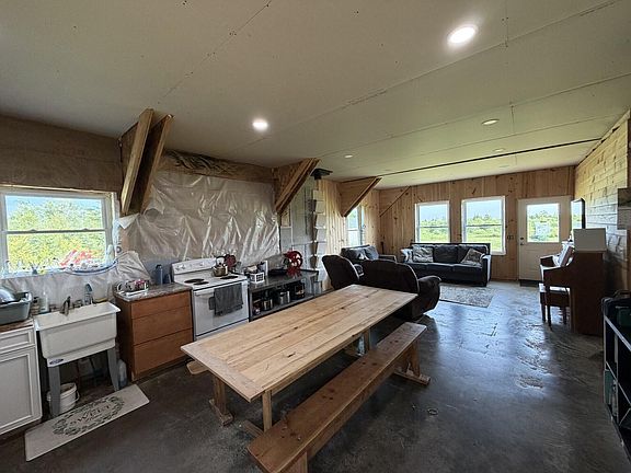 4th image of 180 Moose Brook Road