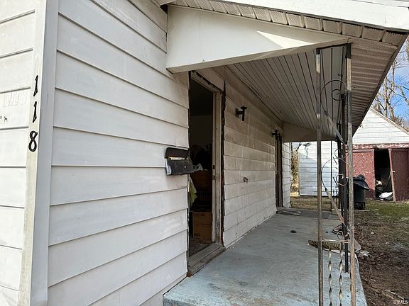 3rd image of 118 E Poplar St