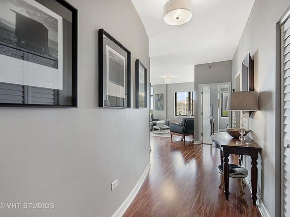 2nd image of 1322 S Prairie Ave Unit 1002