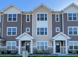 2646 Arrowhead Dr, Pingree Grove, IL 60140