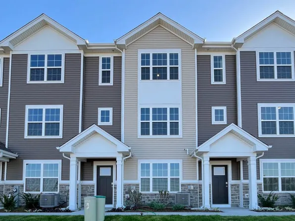 2644 Arrowhead Dr, Pingree Grove, IL 60140