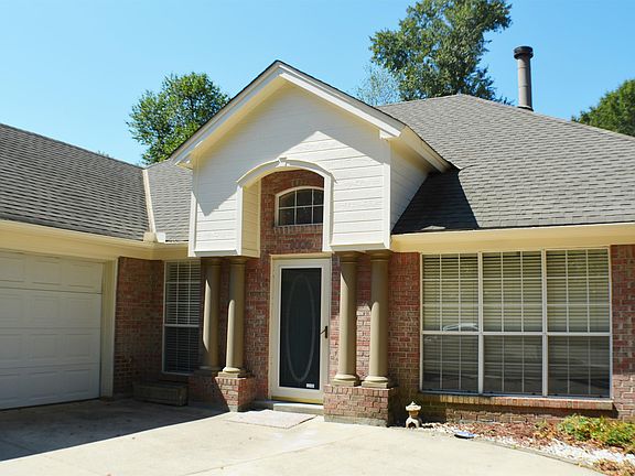 Welcome home to 1006 Autumn Ridge!