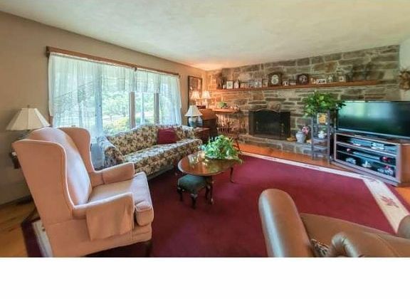 5th image of 1341 N Gravel Pike