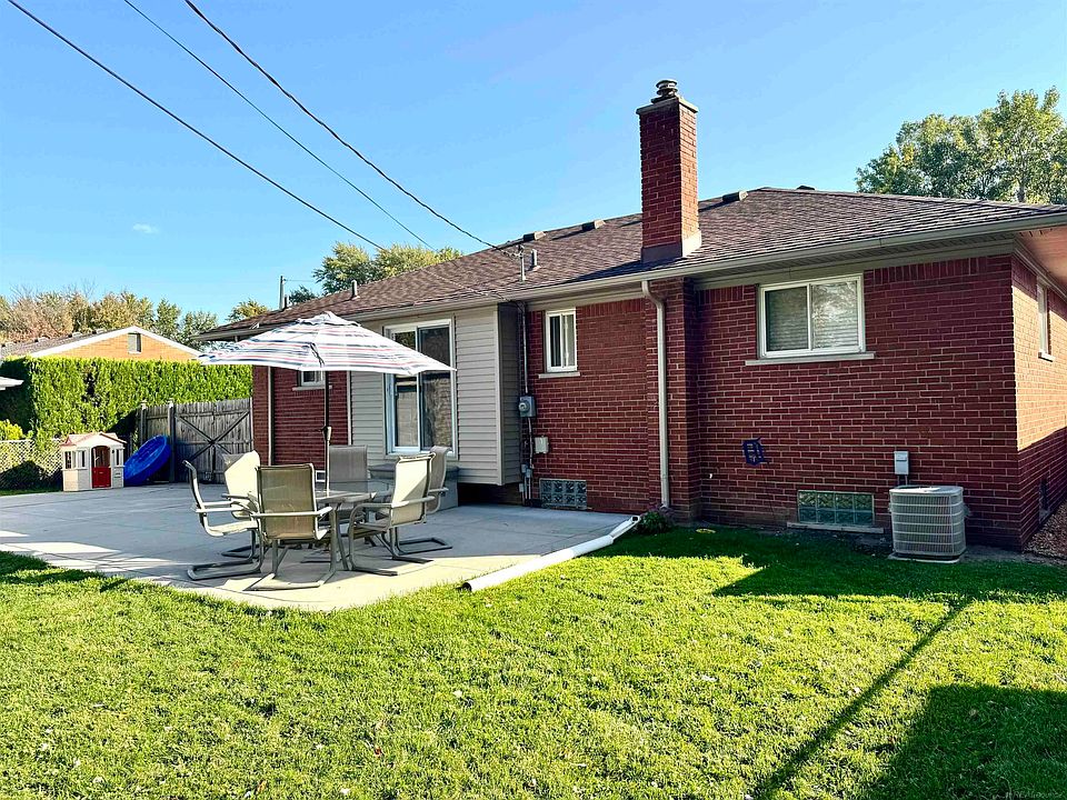 22001 Dorion St, photo 29