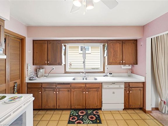 4th image of 491 Shannon Cres
