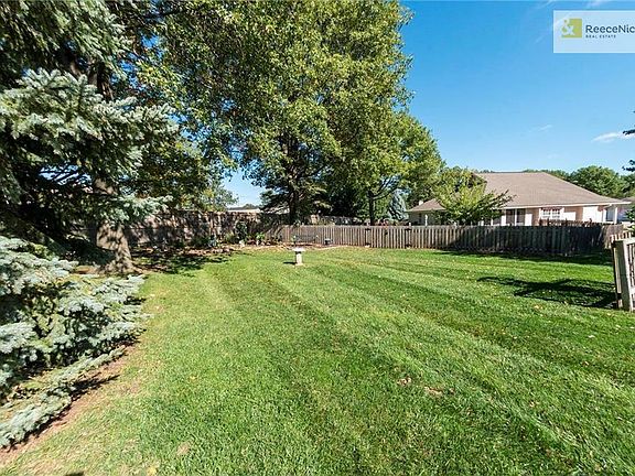 Awesome back yard with no neighbors .
