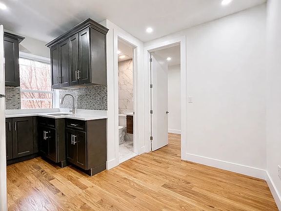 5th image of 392 S 5th St APT 18