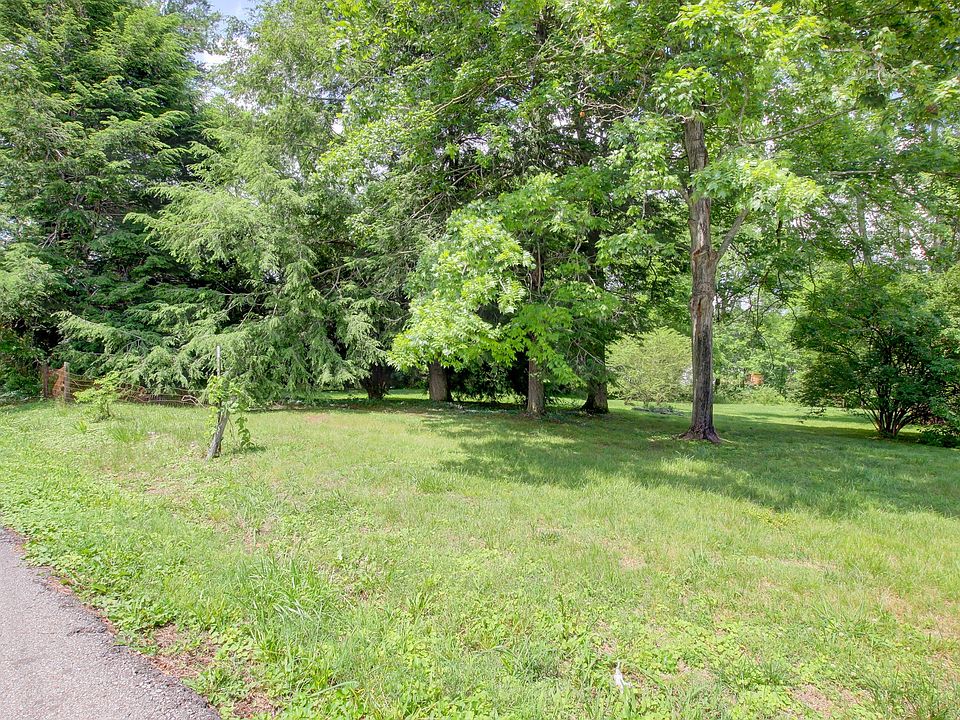 1st image of 935 Circle Dr