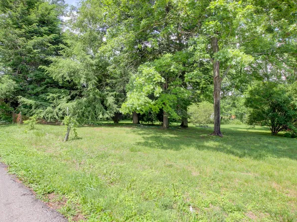 935 Circle Dr, Clarksville, TN 37043