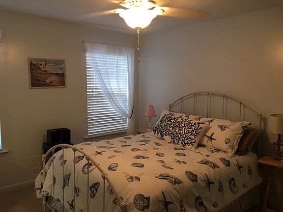 5th image of 202 Fox Haven Dr