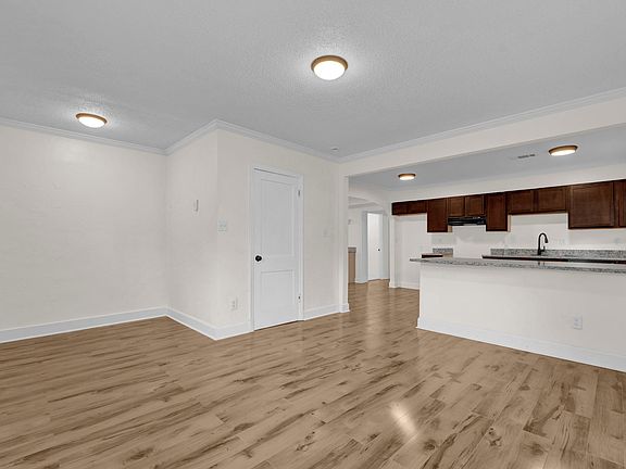 2nd image of 759 E Mallory Ave