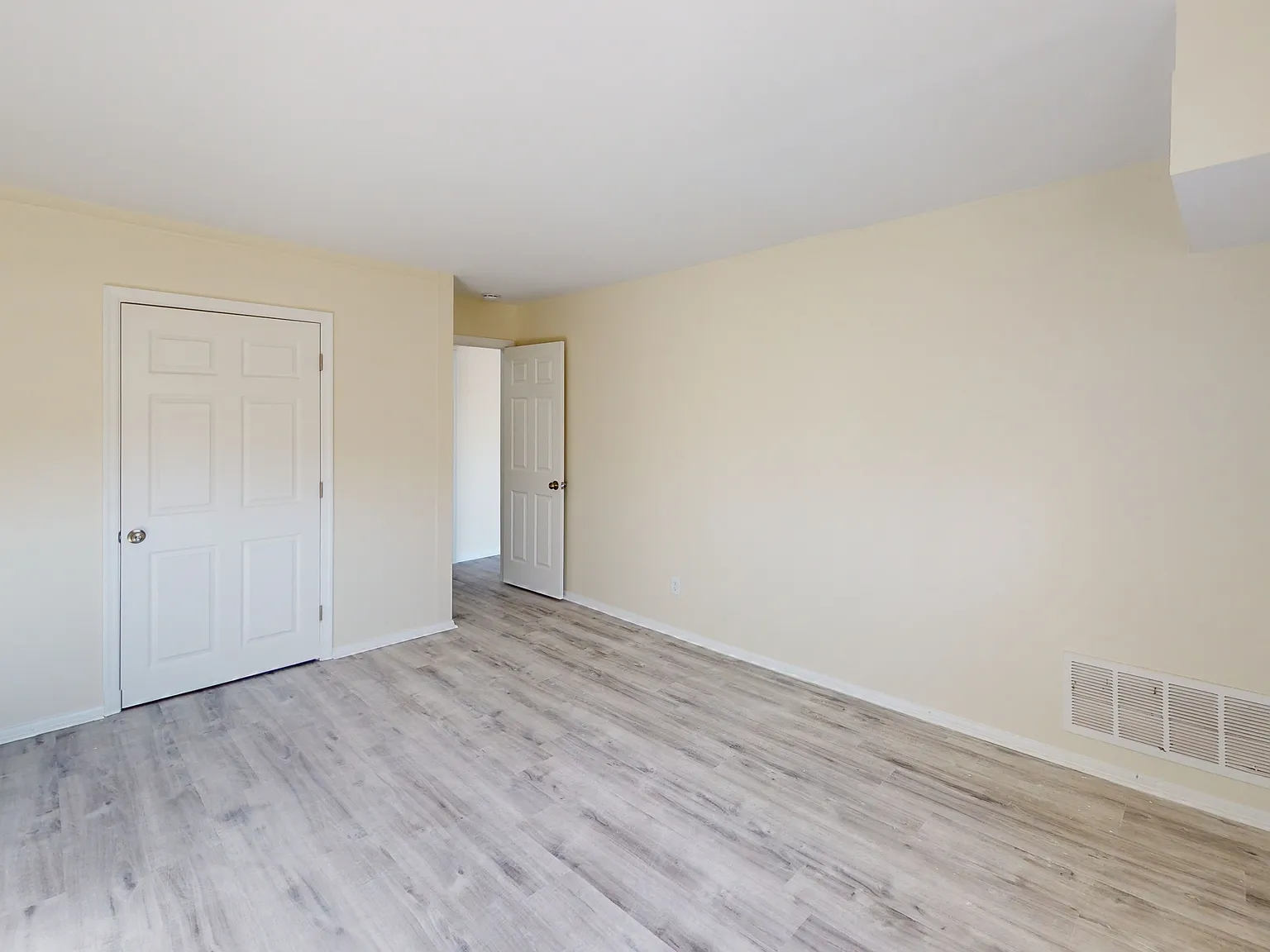 300 Broadway - C12 — Photo 4
