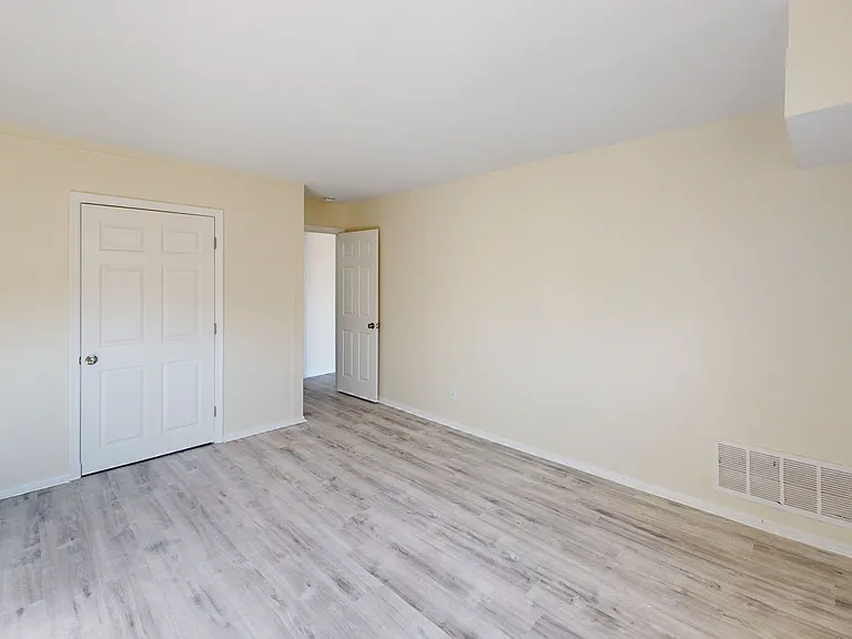 300 Broadwayapt #A10 — Photo 4