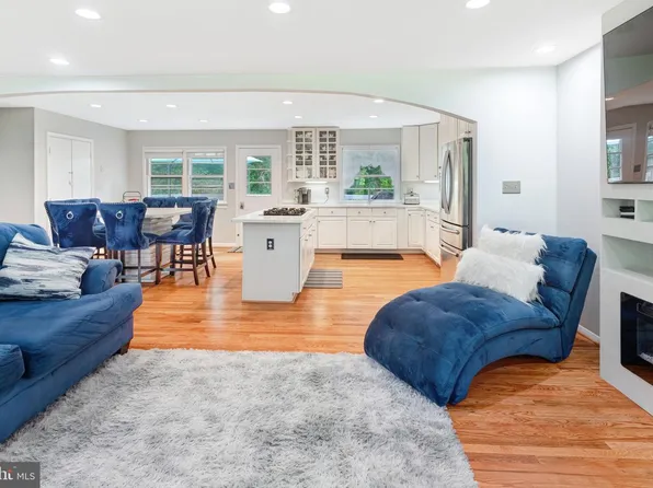 12304 Cedarwood Ct, Woodbridge, VA 22192