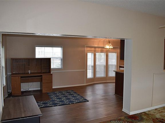 3rd image of 623 Par Pines Blvd