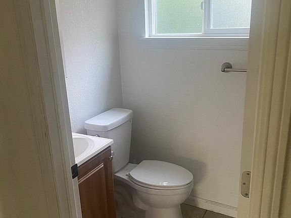 3rd image of 8453 Oak Ave