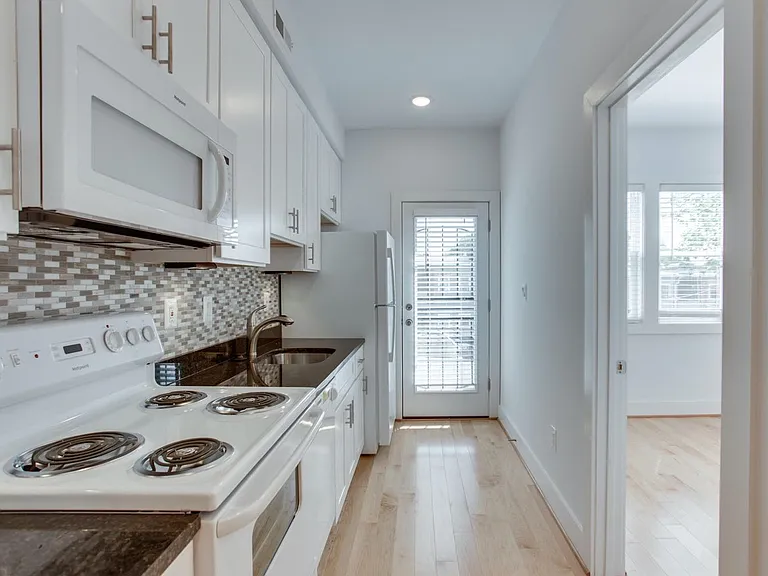 851 19th St NE — Photo 5