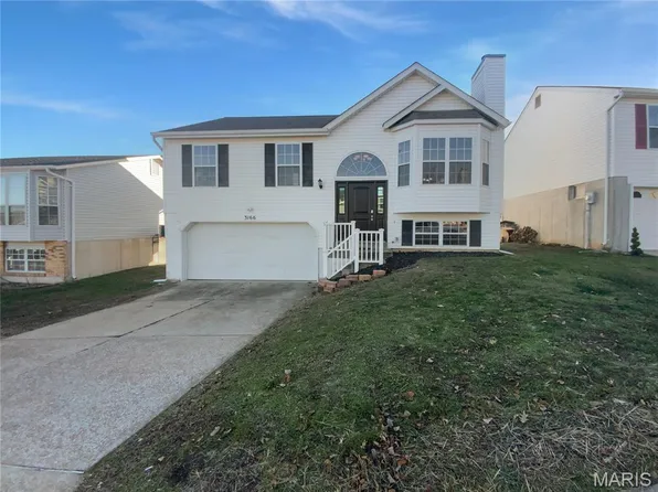 3166 Five Oaks Dr, Arnold, MO 63010