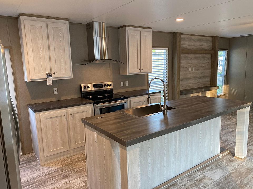 Large Kitchen with Island